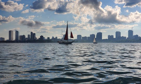 Charter this beautiful Catalina from Milwaukee, WI - Captain Included