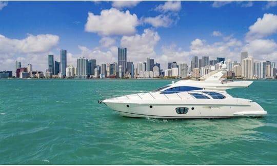 💥 Partez sur l'eau avec style avec cet azimut de 55 pieds pouvant accueillir jusqu'à 12 personnes à Miami 