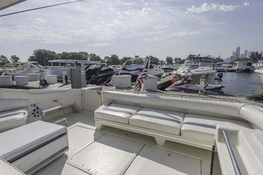 Diversey Harbor Gorgeous 48' Sea Ray Luxury Yacht 