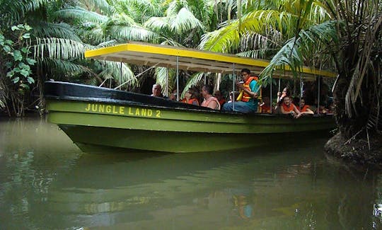 Passeios ecológicos de barco pelo canal no Panamá