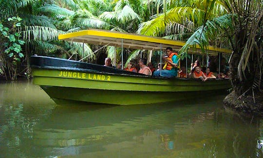 Canal Boat Eco Tours in Panamá