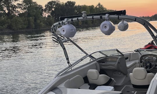 Reinell Ski Boat in Sacramento (Sac River or Folsom Lake)