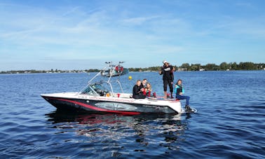 Bateau de wakeboard à Vinkeveen