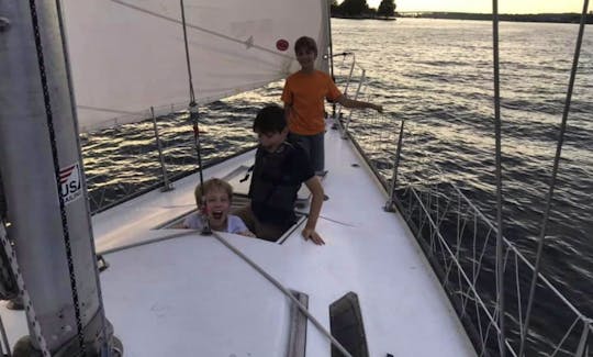 Cruising Monohull Sailing from Downtown Annapolis! Sunsets, daysails and stargazing!