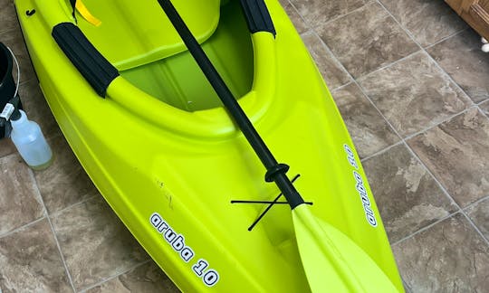 10’ kayak with paddle