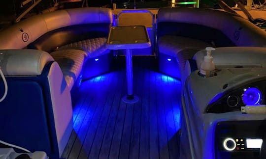 26ft South Bay Family/Party Tritoon boat in Fort Lauderdale