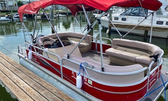 20 ft Pontoon Suntracker Party Barge for rent in St. Petersburg