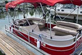 20ft Pontoon Suntracker Party Barge for rent in St. Petersburg. Gas included!