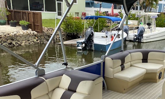 23' Brand New Lexington Pontoon Boats 2022 Model for up to 12 people