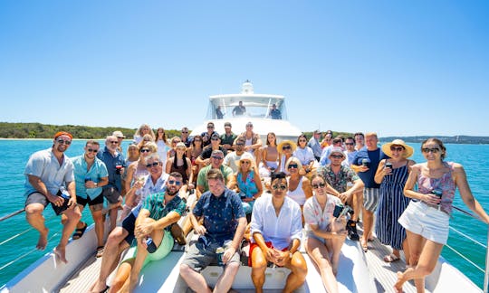 Charters luxuosos e privados a bordo do Monte Fino de 75 pés em Moreton Bay