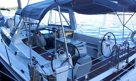 41' Beneteau Oceanis Sailing Yacht in Toronto for 12 Guests