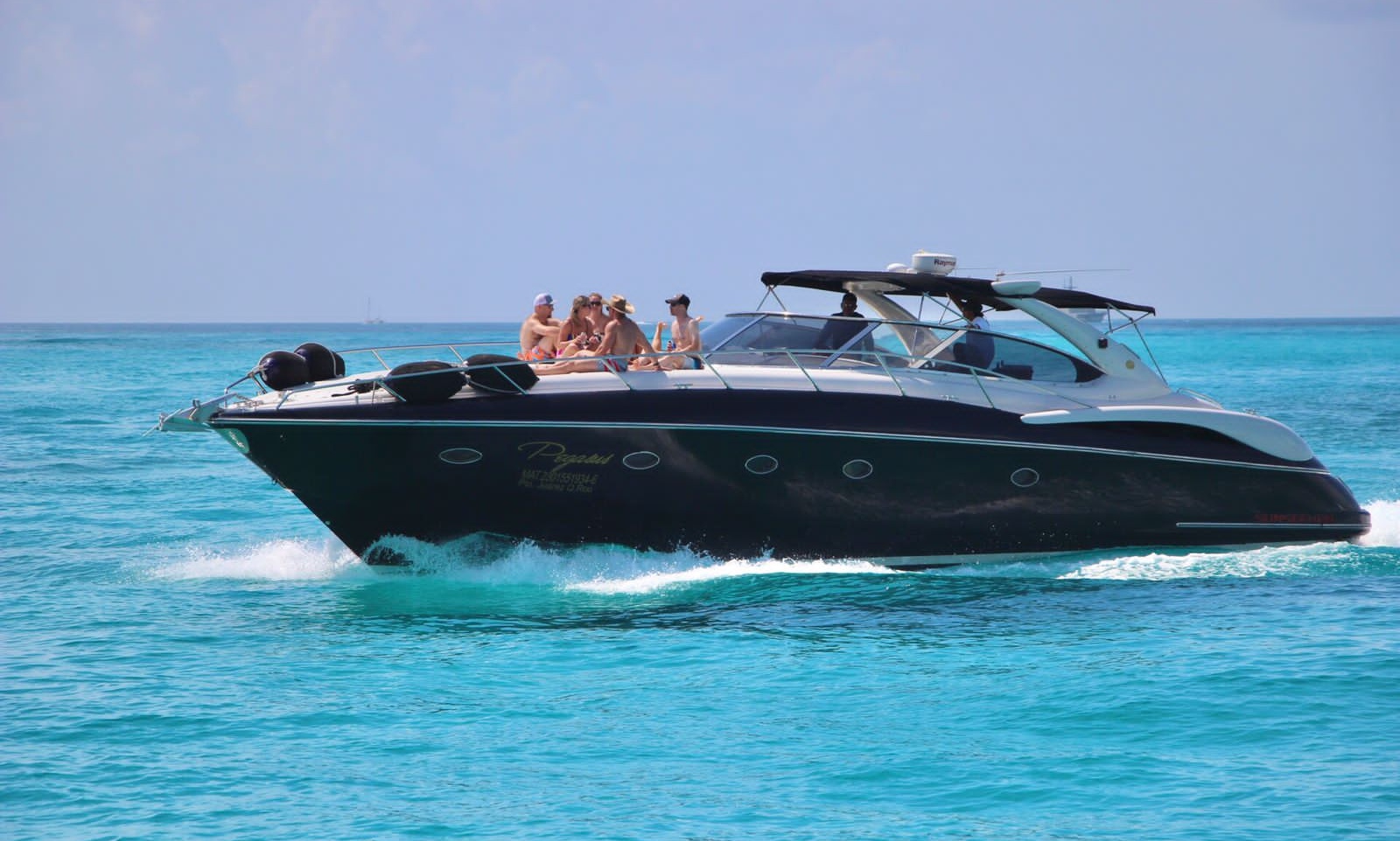 private yacht in cancun