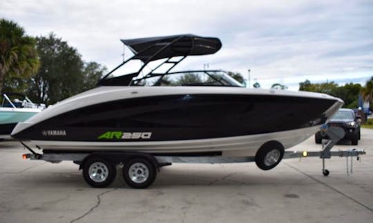 2022 Yamaha AR250 JETBOAT -Delivered to a Ramp Near You!