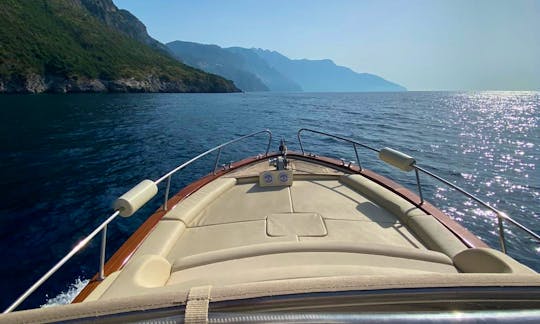 Aprea mare 9mt Motor Yacht for Positano boat tour wine and food