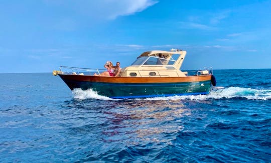 Aprea mare 9mt Motor Yacht for Positano boat tour wine and food