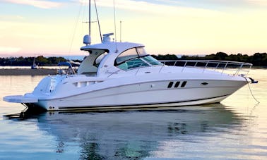 41' Sea Ray Sundancer Motor Yacht for Charter in Chicago, Illinois