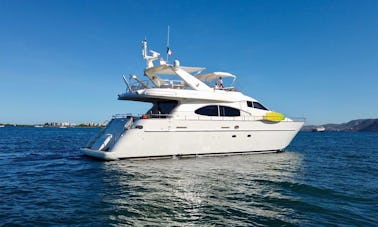 Alquiler de megayates de 70 pies con potencia azimut por encima del estándar en Puerto Vallarta, Jalisco