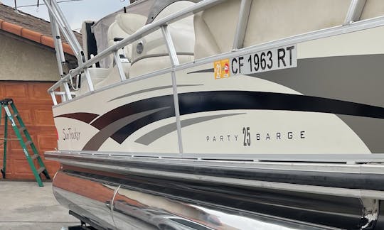 26' Suntracker Party Barge for Daily Rental in Bullhead City