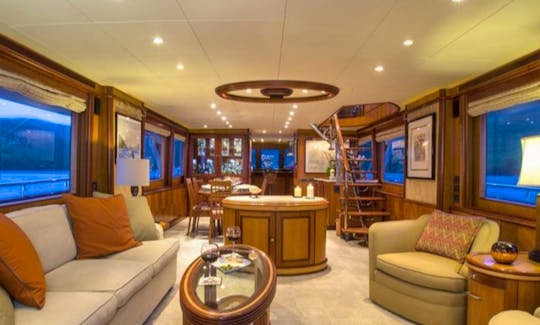 President 87' Luxury Classic Motor Yacht for Trip in the Bahamas