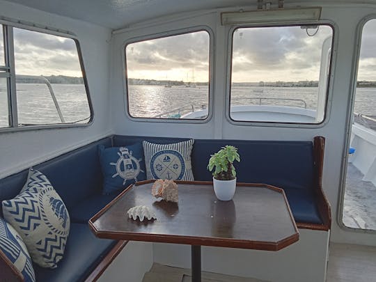 33ft speedboat in Lisbon for tours, parties and events