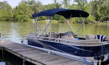 2021 Avalon Pontoon Lounger with Bluetooth Sound, 200HP in Portage, Michigan