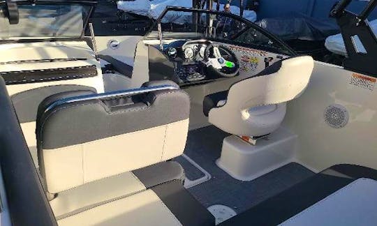 Bayliner VR5 Bowrider Boat