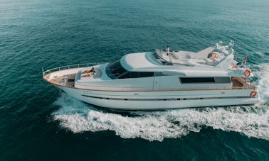 Méga yacht de luxe italien San Lorenzo de 82 pieds à louer à Dubaï