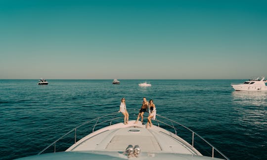 Méga yacht de luxe italien San Lorenzo de 82 pieds à louer à Dubaï
