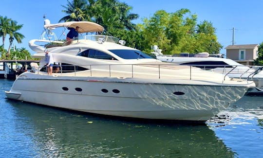 AICON de 65 pies: ¡yate a motor de lujo en Miami, Florida! 🛥