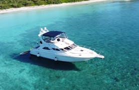 Beautiful and Spacious Flybridge Yacht 47ft for Charter in Tulum