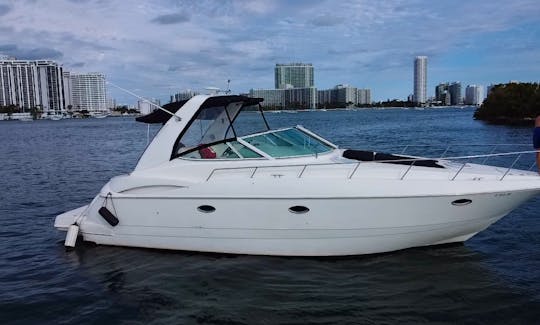 Cruisers yachts 42’ up to 13 people in Miami, Florida 1 hour free