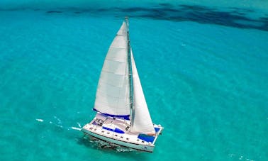 Charter this  53ft Cruising Catamaran for a Boat Party in Cancún, Quintana Roo