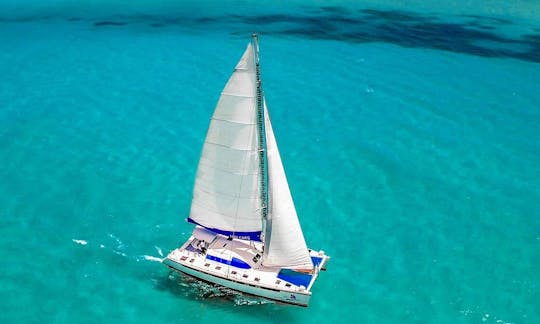 Alquile este catamarán de crucero de 53 pies para una fiesta en barco en Cancún, Quintana Roo