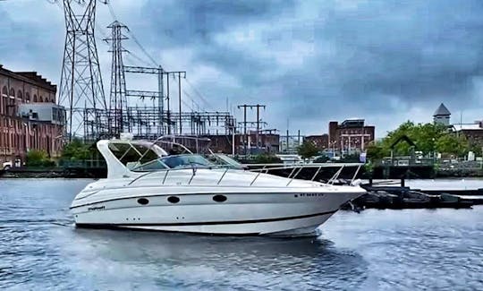 33ft Wellcraft Martinique Yacht in Providence