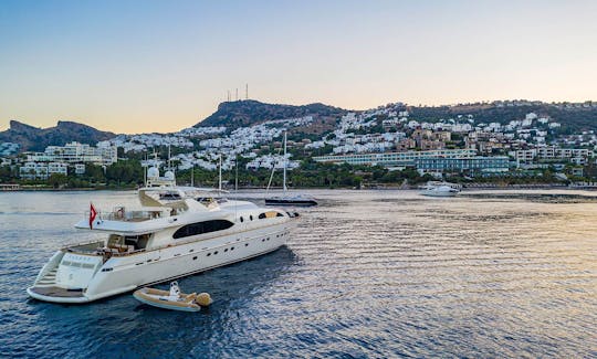 Croisières de luxe en yacht à moteur (Falcon115) à Bodrum
