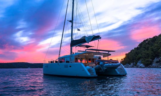 Enjoy Spacious Sailing with our Large Catamaran on the Beautiful Hudson River!