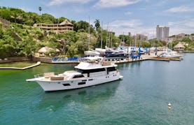 80ft Hatteras Private Yacht for 40 passengers for Rent in Acapulco, Mexico
