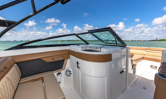 **NEW** Sea Ray Sundeck 28ft sport Deck Boat up to 10 people in Miami Beach