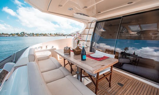 This elegant AZIMUT 55 is the perfect choice for your celebration