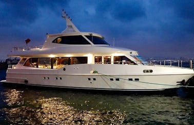 2015 Custom 78' Mega Motor Rental Yacht in İstanbul