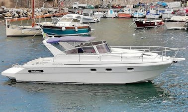 Mochi Craft 33' Sedan Cruiser for up to 12 guests in Sorrento
