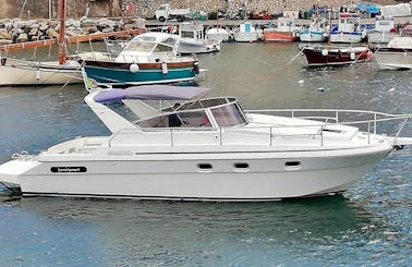 Mochi Craft 33' Sedan Cruiser for up to 12 guests in Sorrento