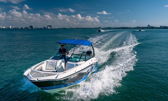 Gorgeous 27' Monterey Sports Yacht In Miami Beach With Captain