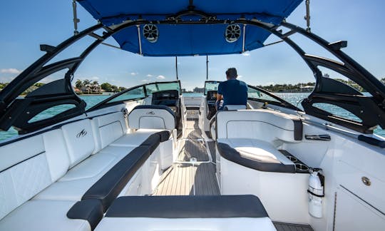 Gorgeous 27' Monterey Sports Yacht In Miami Beach With Captain