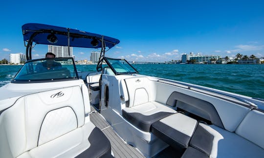 Gorgeous 27' Monterey Sports Yacht In Miami Beach With Captain