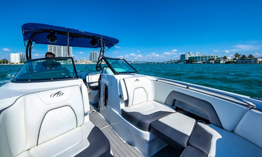 Gorgeous 27' Monterey Sports Yacht In Miami Beach With Captain