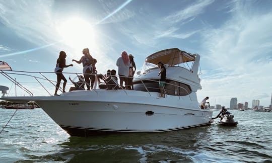 Iate a motor Silverton Flybridge de 41 pés em Miami, Flórida