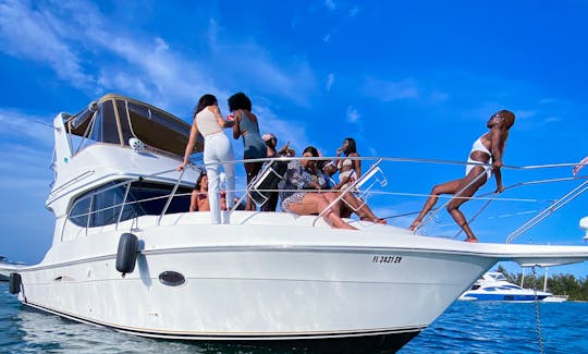 Iate a motor Silverton Flybridge de 41 pés em Miami, Flórida