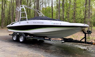 21ft Tahoe ski and wake board boat for rent