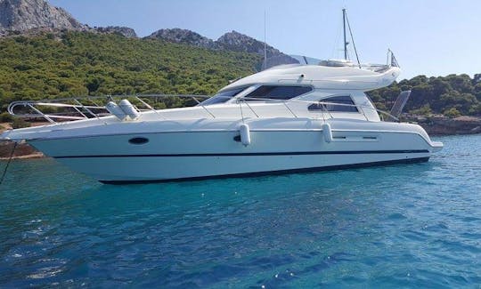 42フィート Cranchi Atlantique M/Y Oxeed Flybridge モーターヨット/アテネチャーターヨット